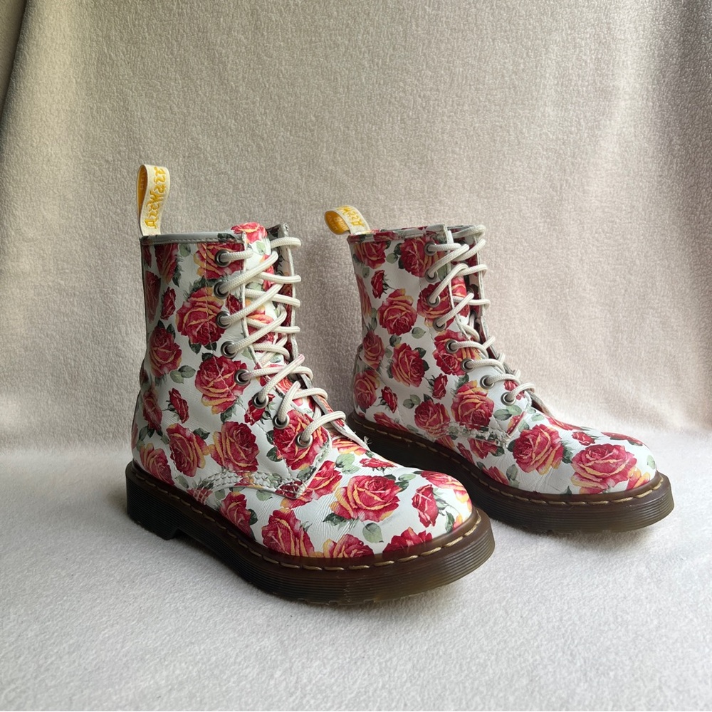 Rare Dr. Martens Rose Print Combat Boots White Red Floral Women’s 6